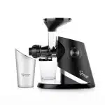 Sana 727 Supreme in Matte Black with its juice glass and pulp catcher
