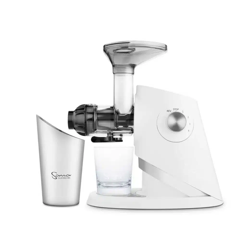 Sana 727 Supreme in Soft White with its juice glass and pulp catcher
