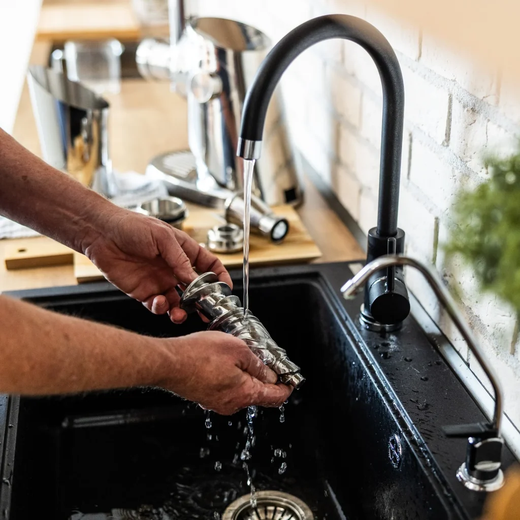Sana 929 juicer - easy cleaning