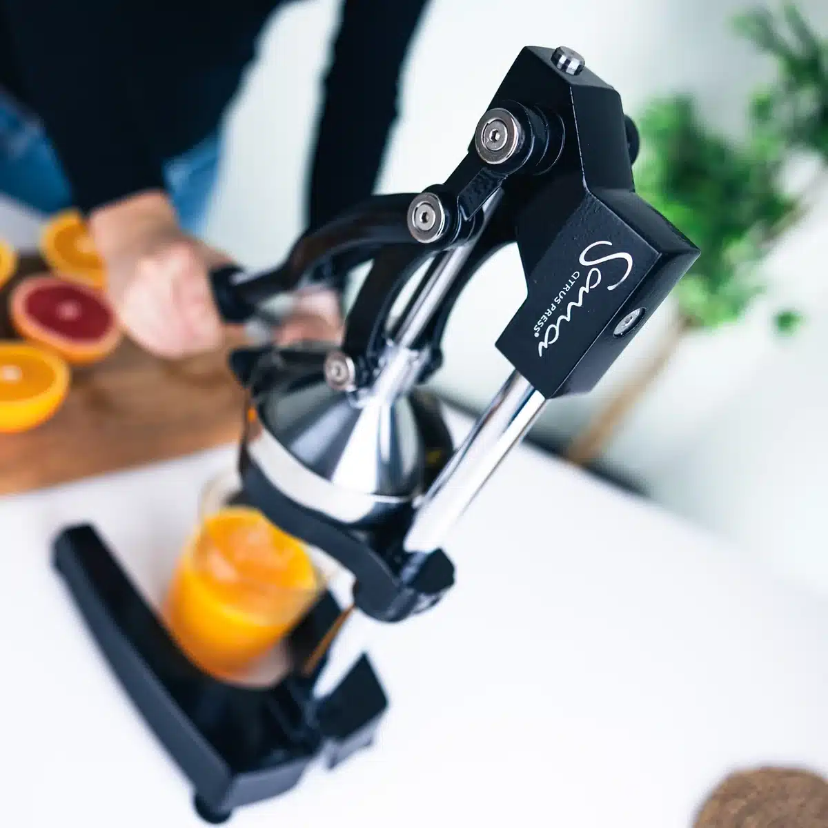 Sana Heavy-Duty Cast-Iron Manual Citrus Press – Professional Stainless-Steel Juicer - Image 12