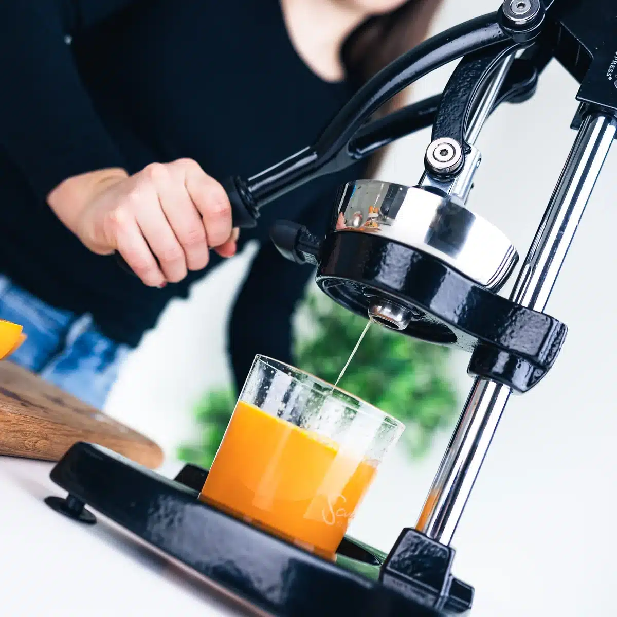 Sana Heavy-Duty Cast-Iron Manual Citrus Press – Professional Stainless-Steel Juicer - Image 9