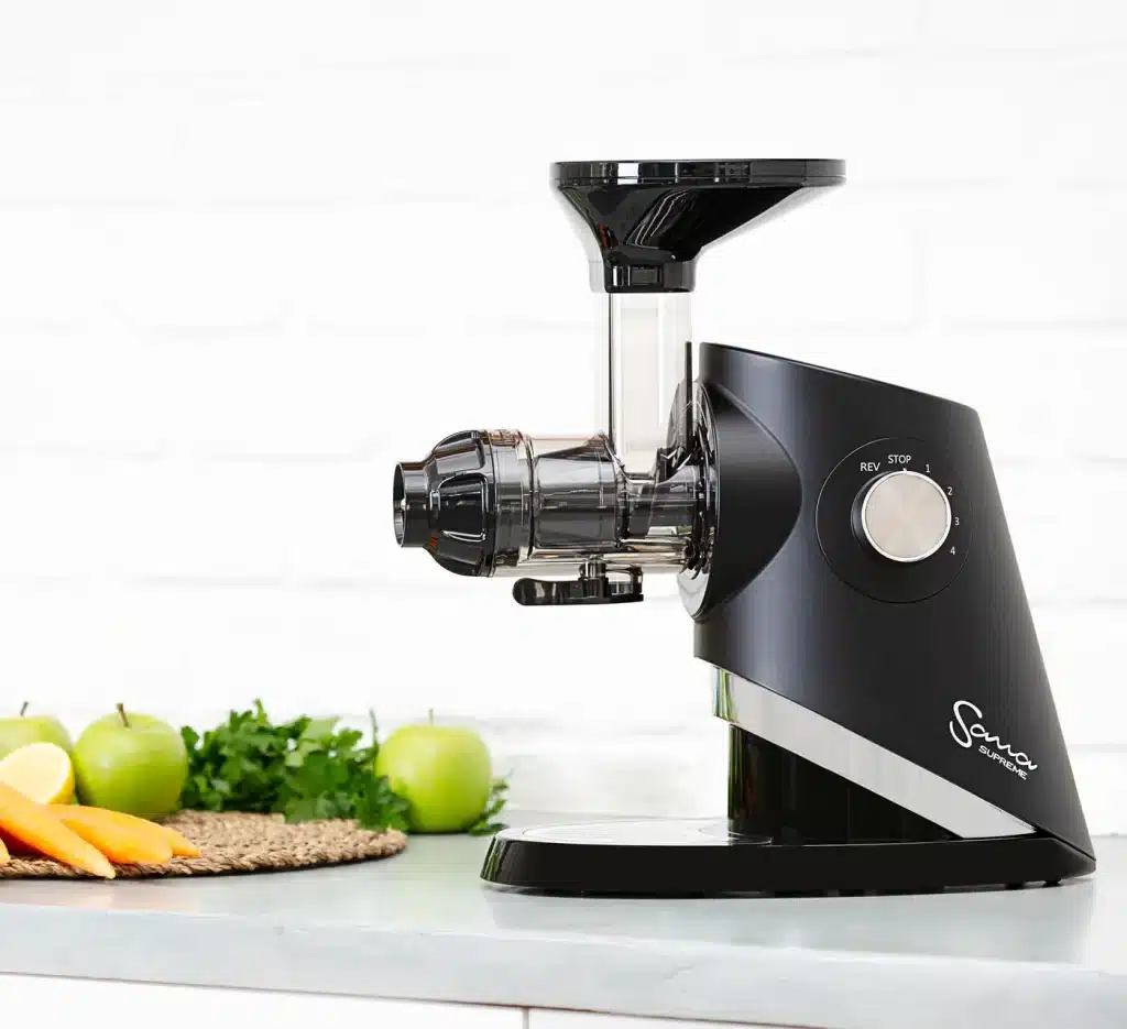 Sana 727 Supreme in Matte Black with carrots, apples and parsley