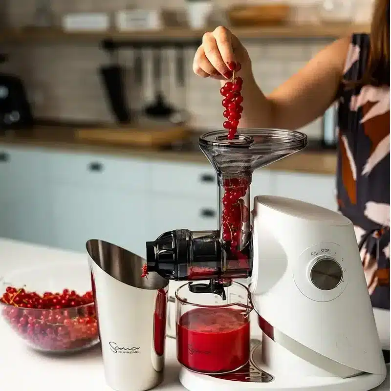 Sana 727 Supreme in Soft White juicing red currants